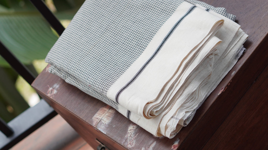 White and Black Checkered Patteda Anchu Handloom Saree with White Border