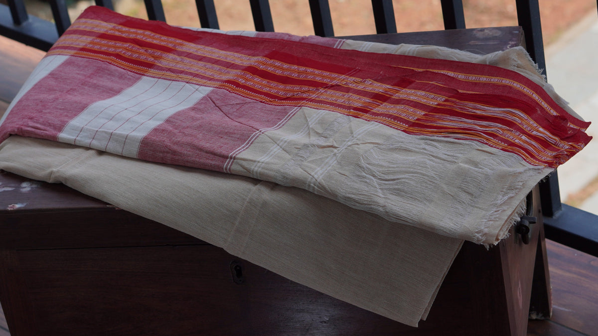 Beige Patteda Anchu Handloom Saree with Red Gomi Border