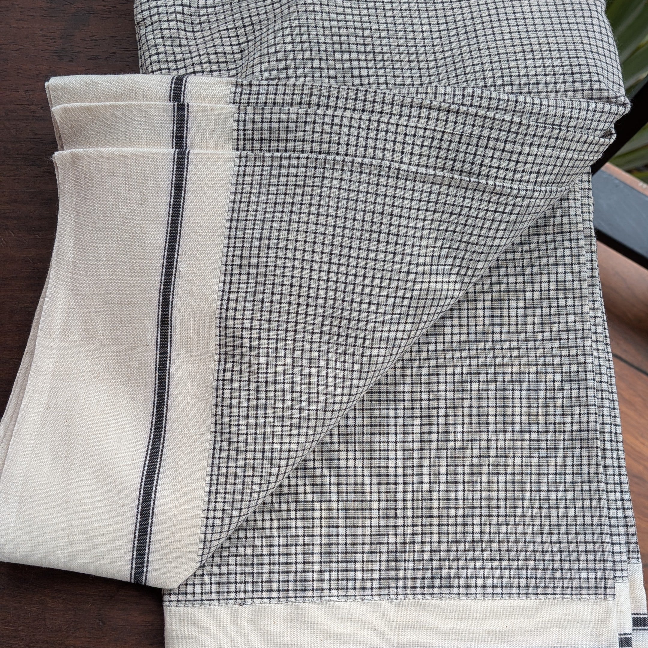 White and Black Checkered Patteda Anchu Handloom Saree with White Border