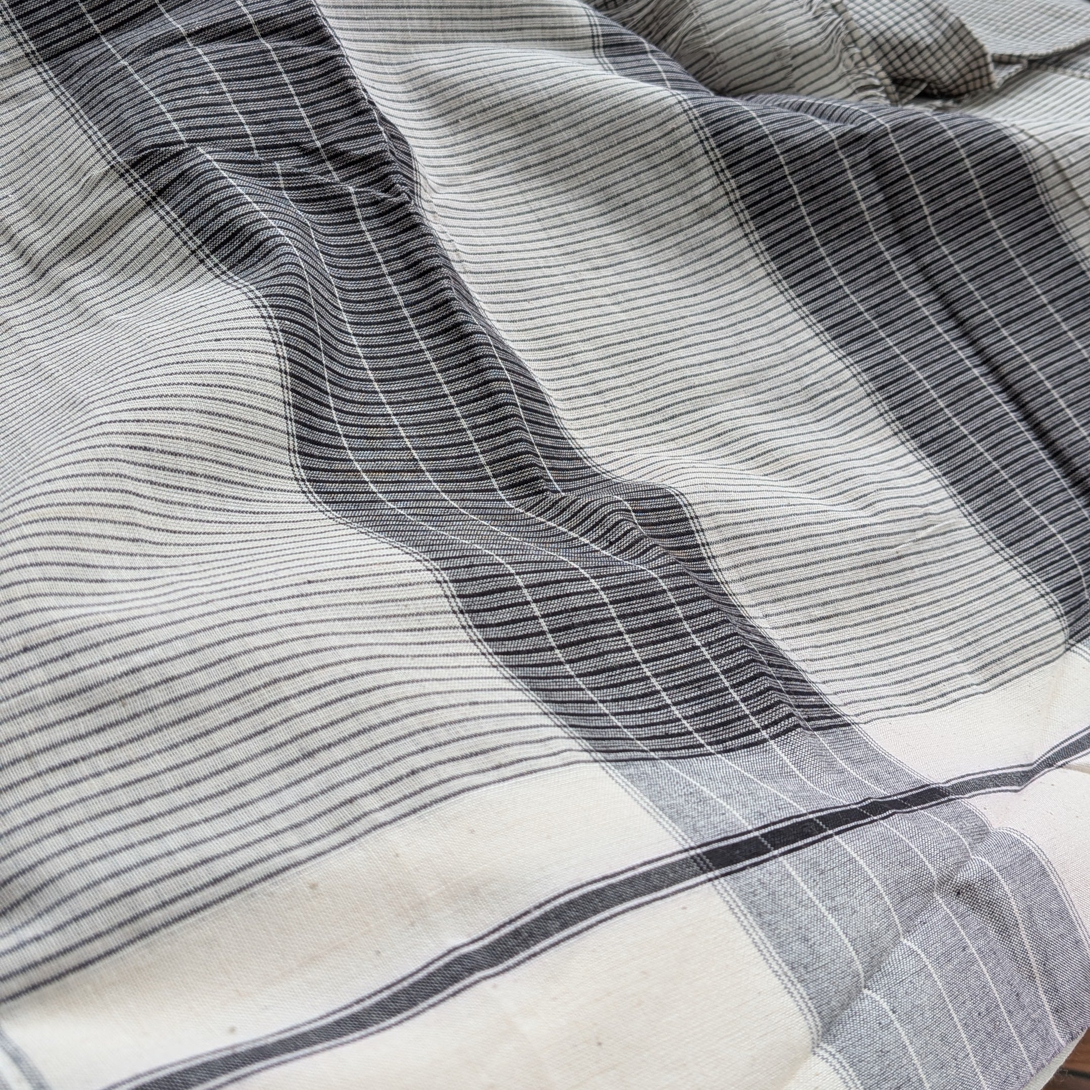 White and Black Checkered Patteda Anchu Handloom Saree with White Border